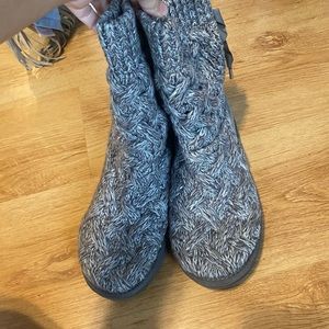 UGG women grey knit lace up “isla” boot